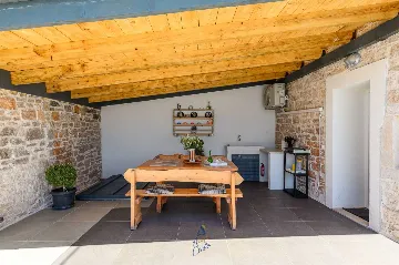 Villa with Pool in Muntrilj