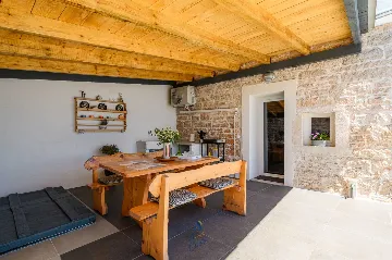 Villa with Pool in Muntrilj