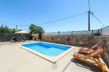 Villa with Pool in Muntrilj