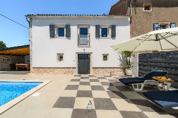 Villa with Pool in Muntrilj