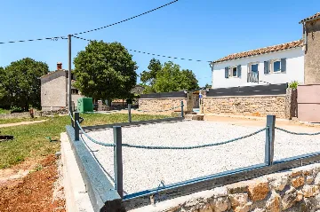 Villa with Pool in Muntrilj