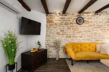 Villa with Pool in Muntrilj