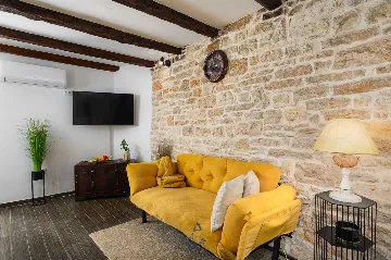 Villa with Pool in Muntrilj