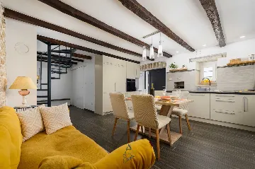 Villa with Pool in Muntrilj