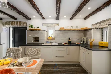 Villa with Pool in Muntrilj