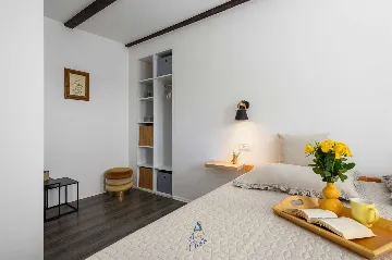 Villa with Pool in Muntrilj