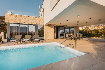 4-Bedroom Villa in Brnobići for 8 Guests