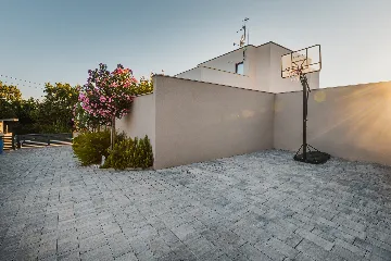 4-Bedroom Villa in Brnobići for 8 Guests