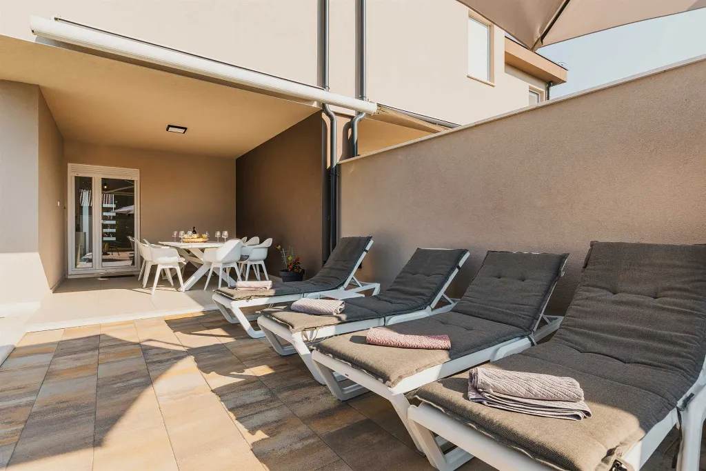 4-Bedroom Villa with Pool in Krnica for 8 Guests