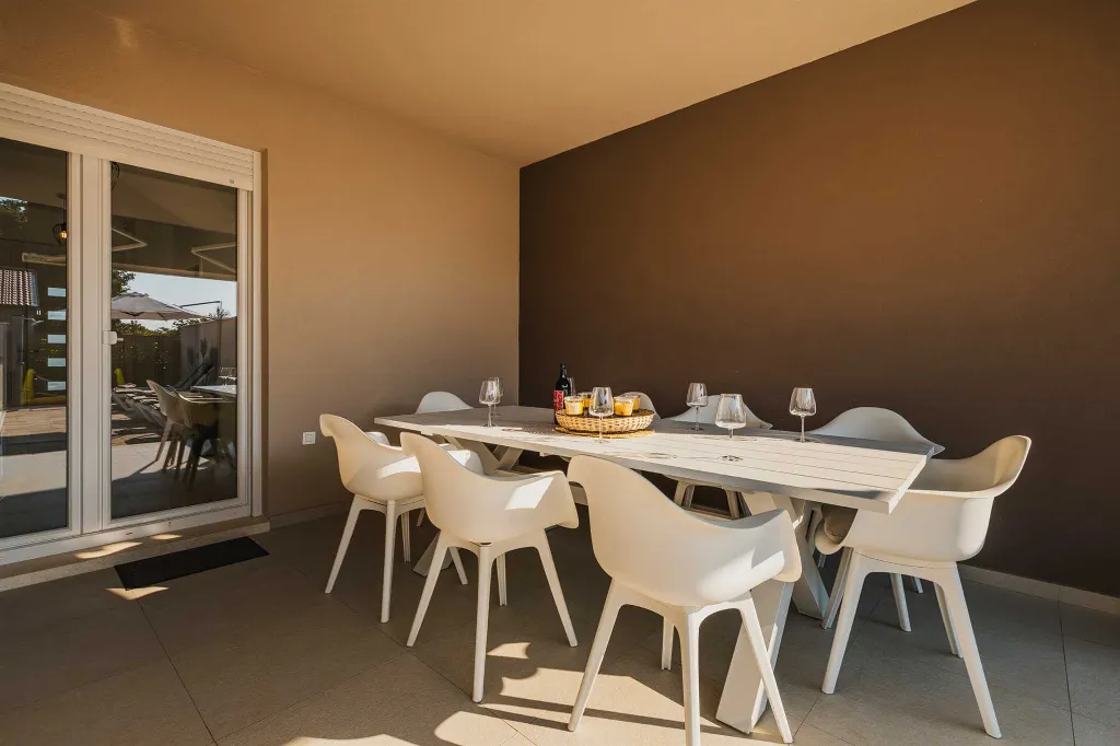 4-Bedroom Villa with Pool in Krnica for 8 Guests