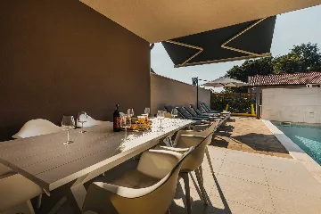 4-Bedroom Villa with Pool in Krnica for 8 Guests