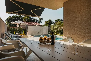 4-Bedroom Villa with Pool in Krnica for 8 Guests