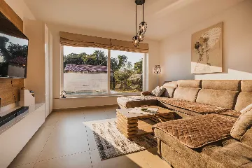 4-Bedroom Villa with Pool in Krnica for 8 Guests