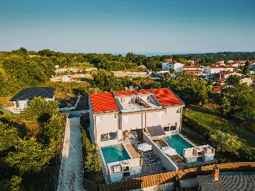 4-Bedroom Villa with Pool in Krnica for 8 Guests