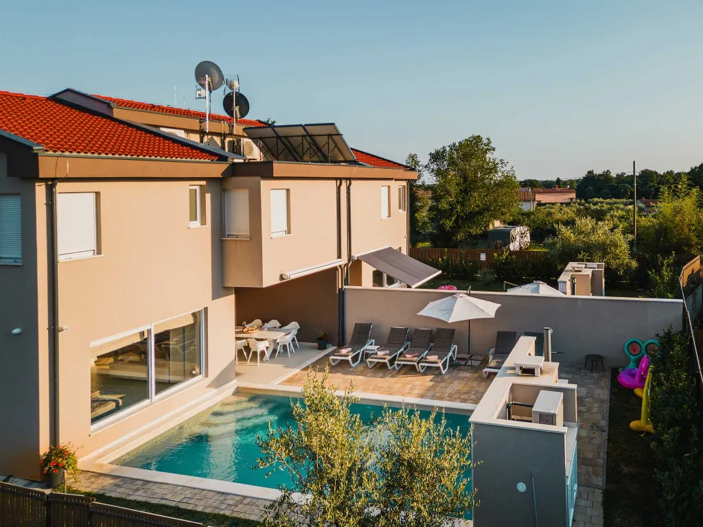 4-Bedroom Villa with Pool in Krnica for 8 Guests
