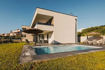 4-Bedroom Villa with Pool in Kaštelir (for 8)