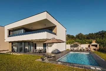 4-Bedroom Villa with Pool in Kaštelir (for 8)