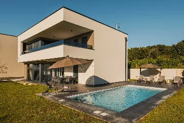4-Bedroom Villa with Pool in Kaštelir (for 8)
