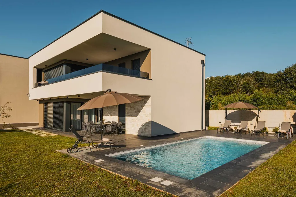 4-Bedroom Villa with Pool in Kaštelir (for 8)
