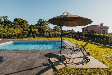 4-Bedroom Villa with Pool in Kaštelir (for 8)