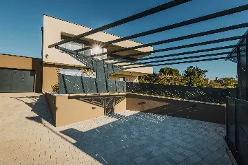4-Bedroom Villa with Pool in Kaštelir (for 8)