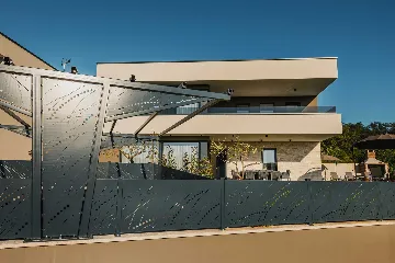 4-Bedroom Villa with Pool in Kaštelir (for 8)