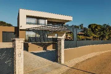 4-Bedroom Villa with Pool in Kaštelir (for 8)