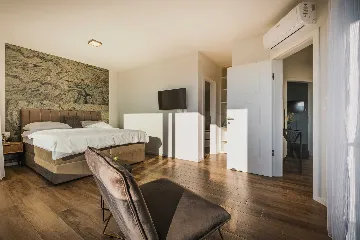 4-Bedroom Villa with Pool in Kaštelir (for 8)