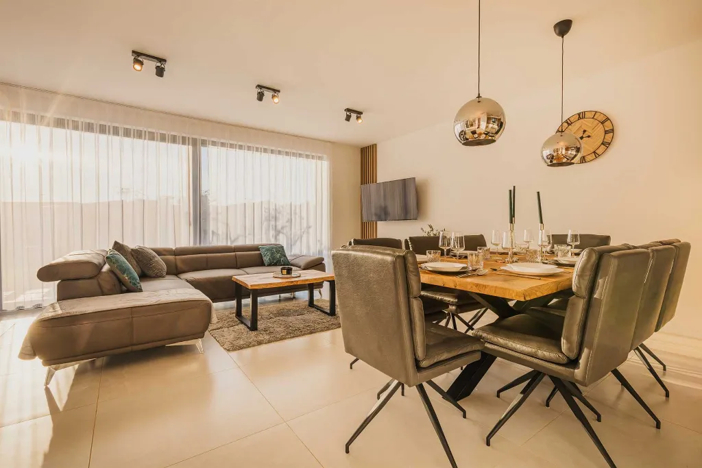 4-Bedroom Villa with Pool in Kaštelir (for 8)