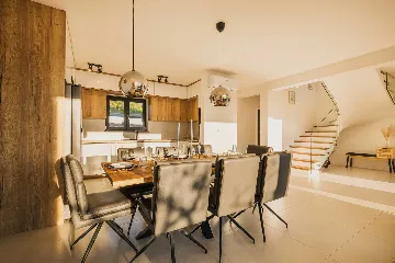 4-Bedroom Villa with Pool in Kaštelir (for 8)