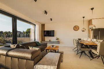 4-Bedroom Villa with Pool in Kaštelir (for 8)