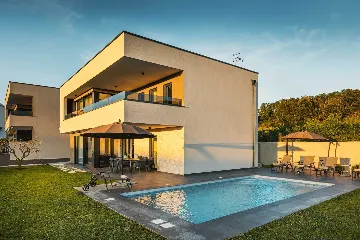 4-Bedroom Villa with Pool in Kaštelir (for 8)