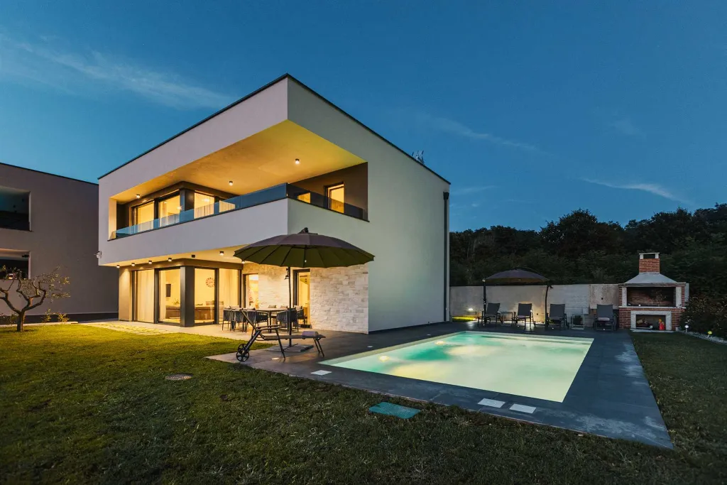 4-Bedroom Villa with Pool in Kaštelir (for 8)