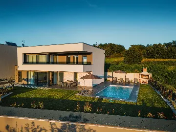 4-Bedroom Villa with Pool in Kaštelir (for 8)