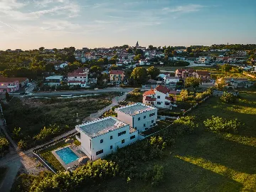 4-Bedroom Villa with Pool in Kaštelir (for 8)