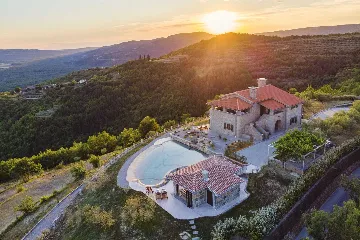 Buzet Villa for 6 Guests with Lagoon Pool and Views