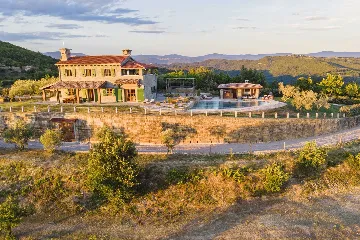 Buzet Villa for 6 Guests with Lagoon Pool and Views