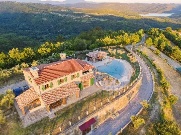 Buzet Villa for 6 Guests with Lagoon Pool and Views