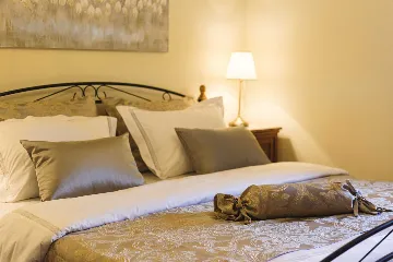 Buzet Villa for 6 Guests with Lagoon Pool and Views