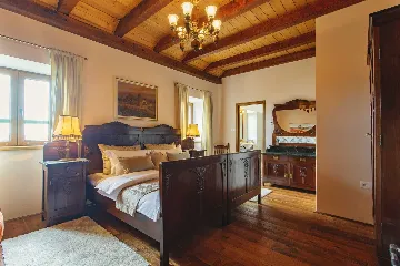 Buzet Villa for 6 Guests with Lagoon Pool and Views