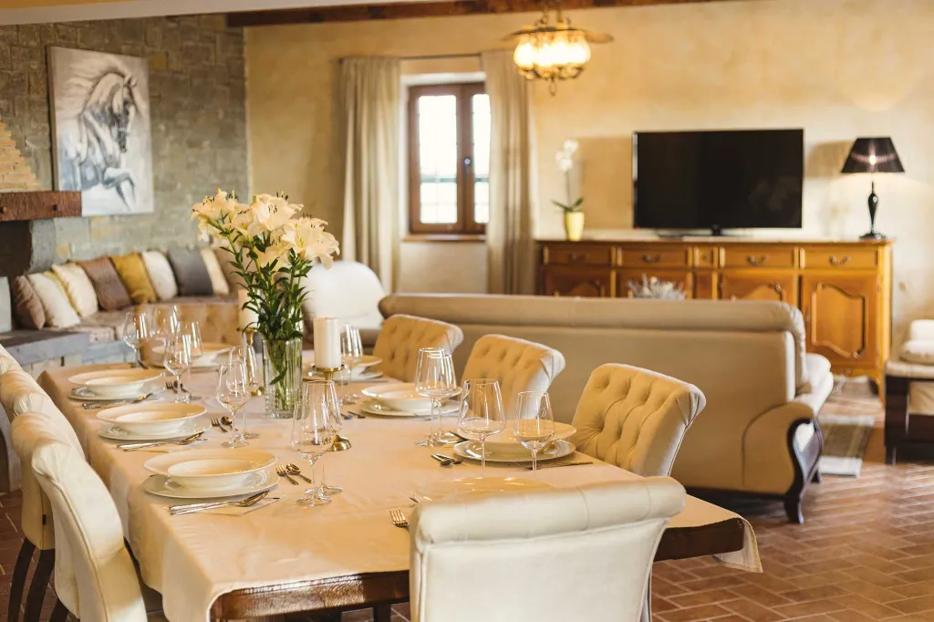 Buzet Villa for 6 Guests with Lagoon Pool and Views