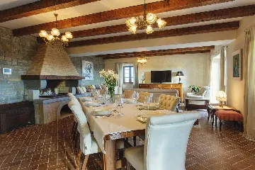 Buzet Villa for 6 Guests with Lagoon Pool and Views