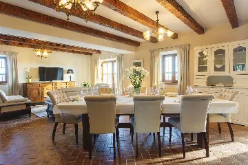 Buzet Villa for 6 Guests with Lagoon Pool and Views