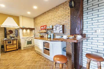 Buzet Villa for 6 Guests with Lagoon Pool and Views