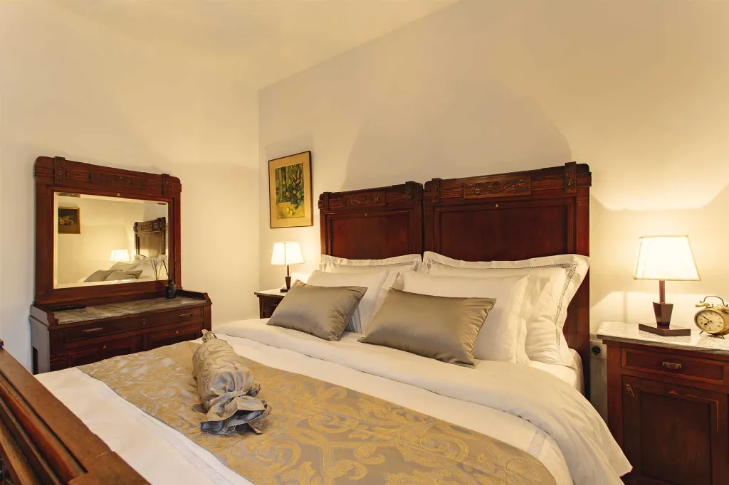 Buzet Villa for 6 Guests with Lagoon Pool and Views