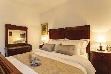 Buzet Villa for 6 Guests with Lagoon Pool and Views