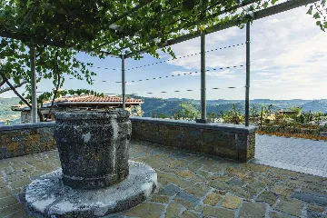 Buzet Villa for 6 Guests with Lagoon Pool and Views