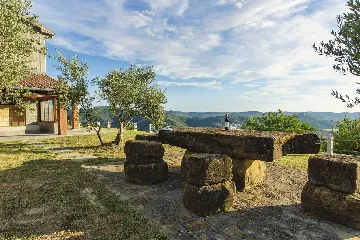 Buzet Villa for 6 Guests with Lagoon Pool and Views