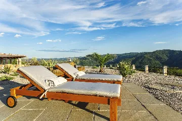 Buzet Villa for 6 Guests with Lagoon Pool and Views