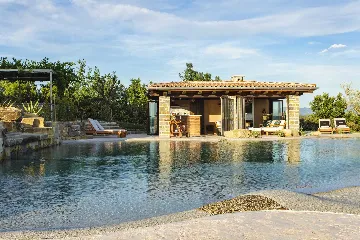 Buzet Villa for 6 Guests with Lagoon Pool and Views